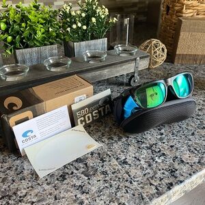 Costa Del Mar Cheeca with 580 Lenses and Case